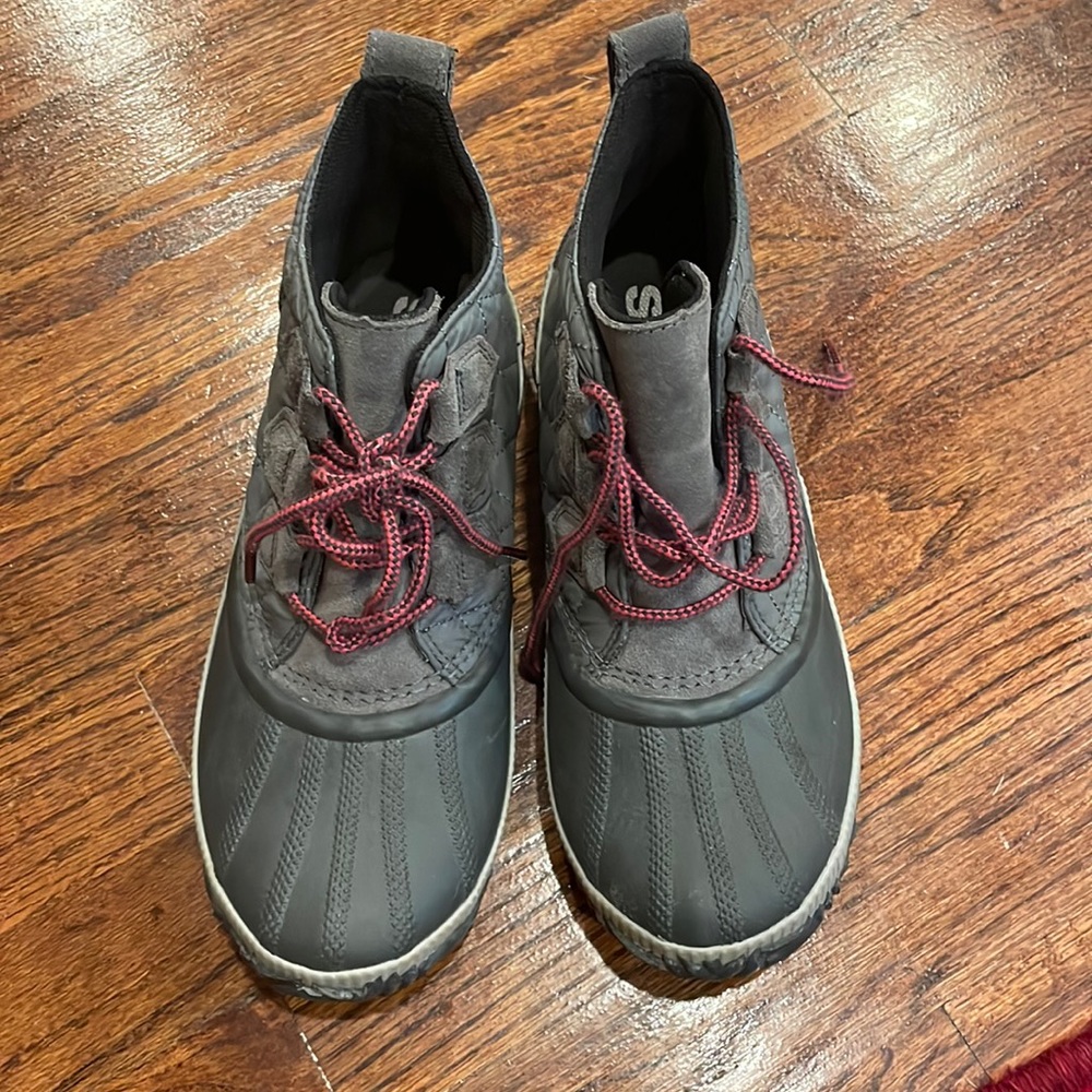 Sorel Out N About Quilted Duck Boot Shoes Sz 8 Gray Lace Up Waterproof, VGUC